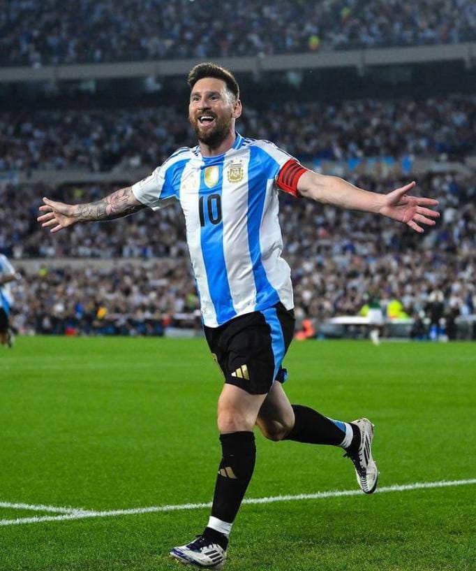 Messi breaks Ronaldo's record with hattrick, Argentina wins by 6 goals